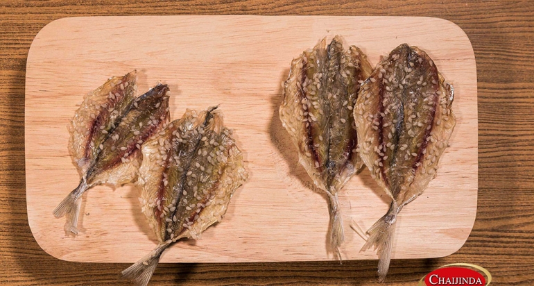 Dried Yellow Striped Trevally with sesame (YLL-D01)